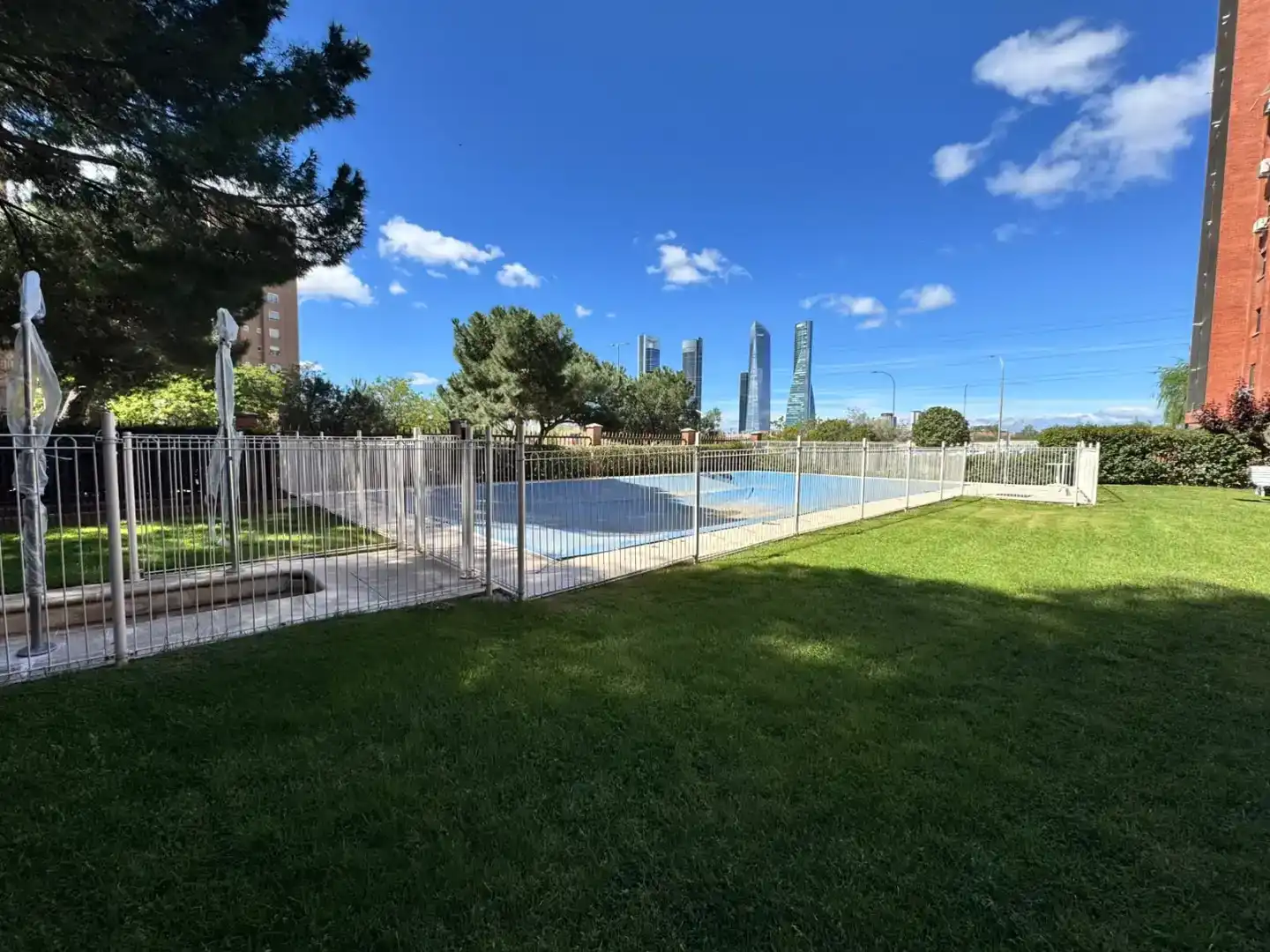 Piscina de Àtic en venda en  Madrid Capital amb Piscina i Balcó