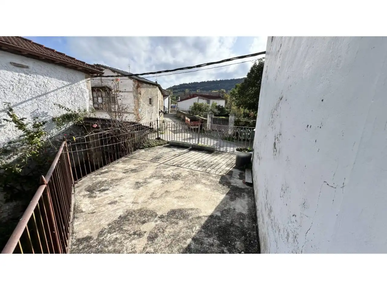 Vista exterior de Casa o xalet en venda en Merindad de Montija amb Calefacció, Jardí privat i Terrassa