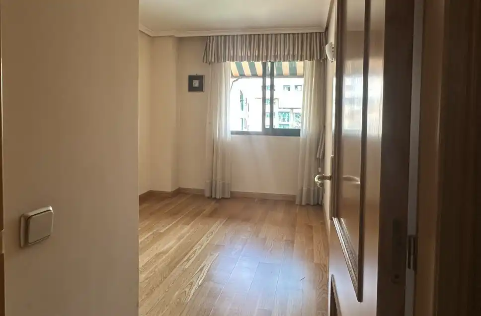 Dormitori de Pis en venda en Madrid amb Aire condicionat, Calefacció i Jardí privat