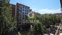 Vista exterior de Pis en venda en  Madrid Capital amb Calefacció, Parquet i Terrassa