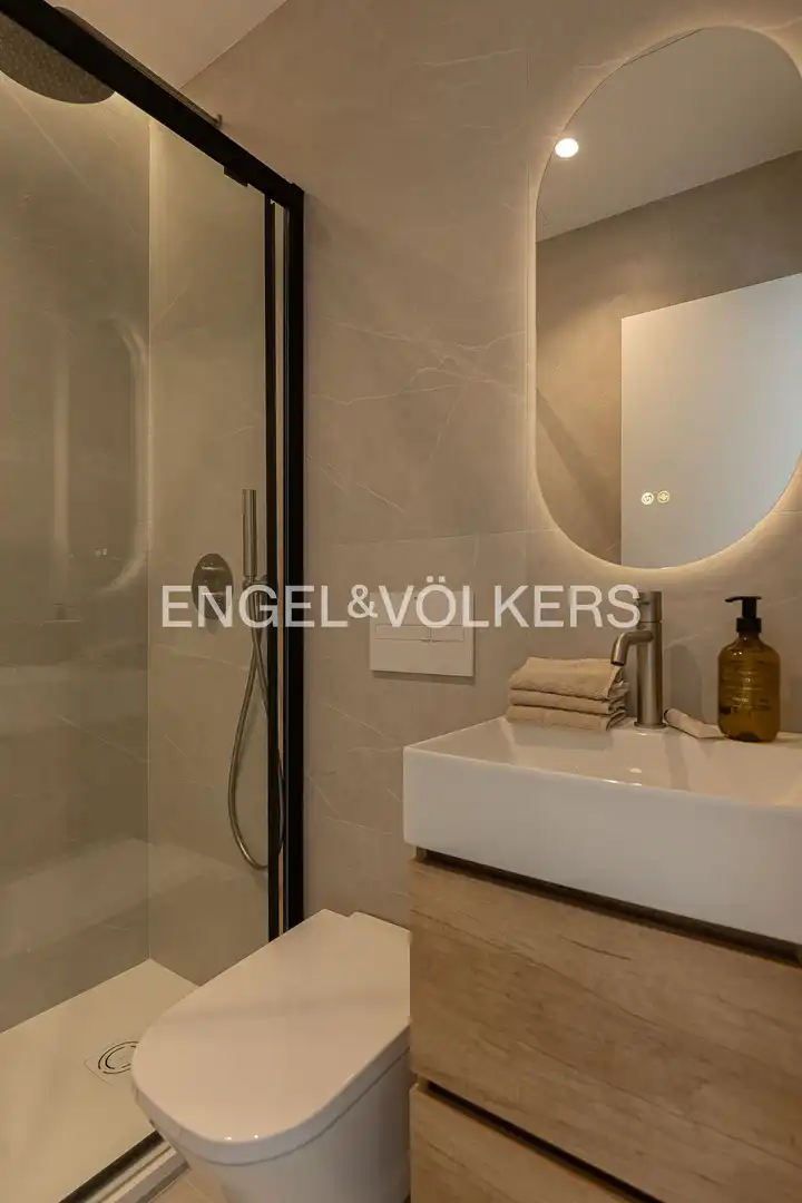 Bathroom of Flat for sale in Madrid  with Air Conditioner, Heating and Furnished