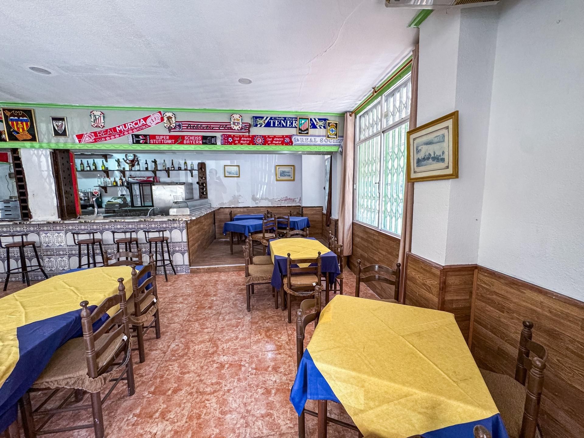 Local en venda en Torrevieja amb Aire condicionat, Terrassa i Moblat