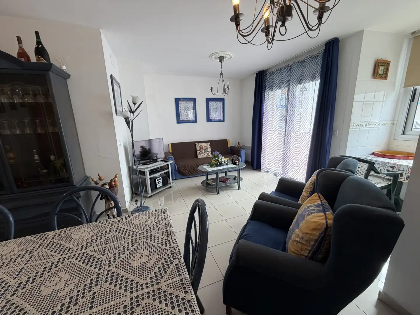 Sala de estar de Piso en venta en Roses con Calefacción, Piscina y Balcón