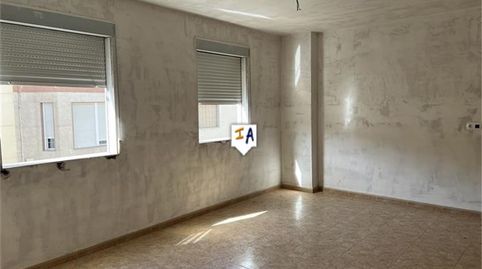 Foto 2 de Casa adosada en venta en Castillo de Locubín, Jaén