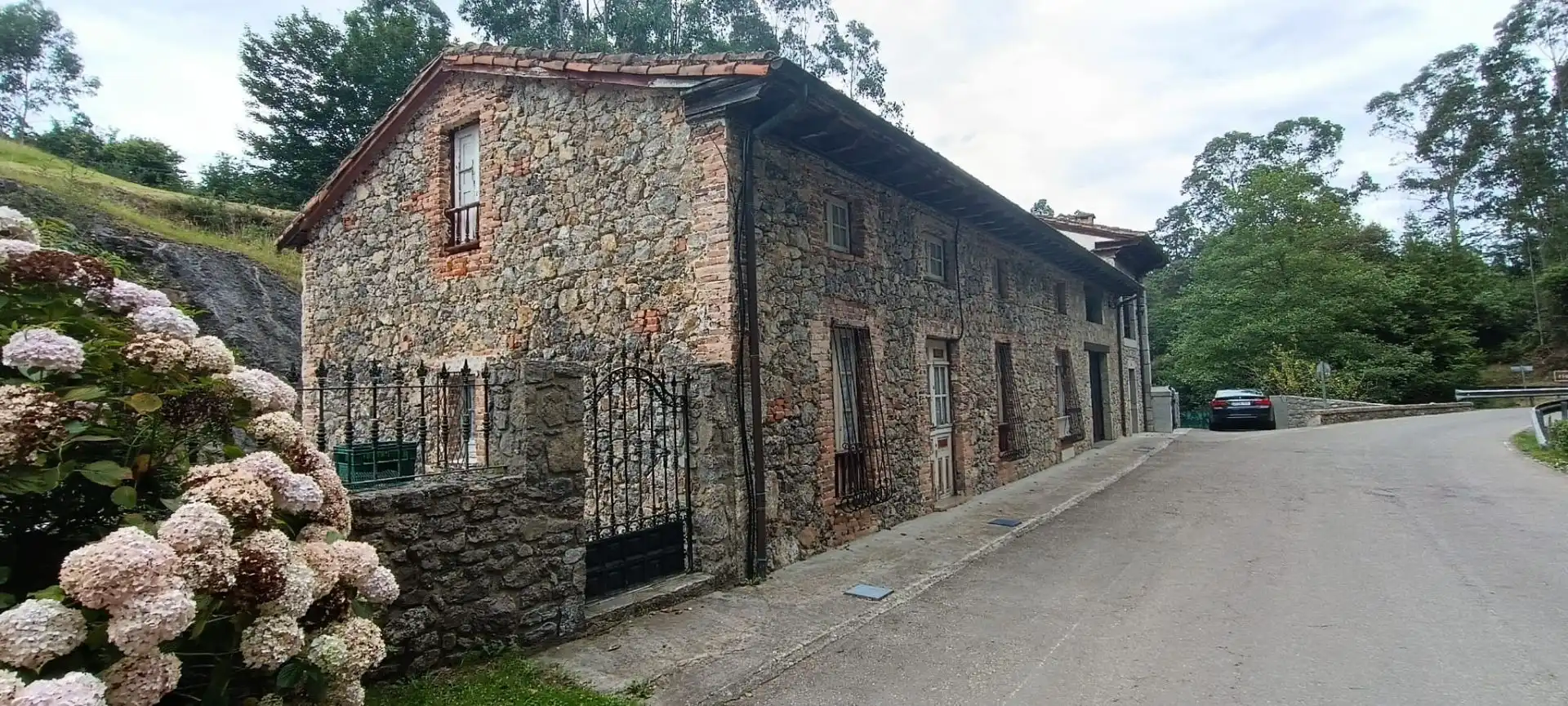 Vista exterior de Finca rústica en venda en Llanes amb Jardí privat