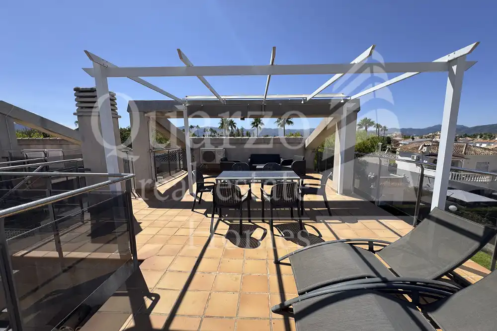 Terrasse von Maisonette zum Verkauf in Oliva mit Klimaanlage, Terrasse und Möbliert