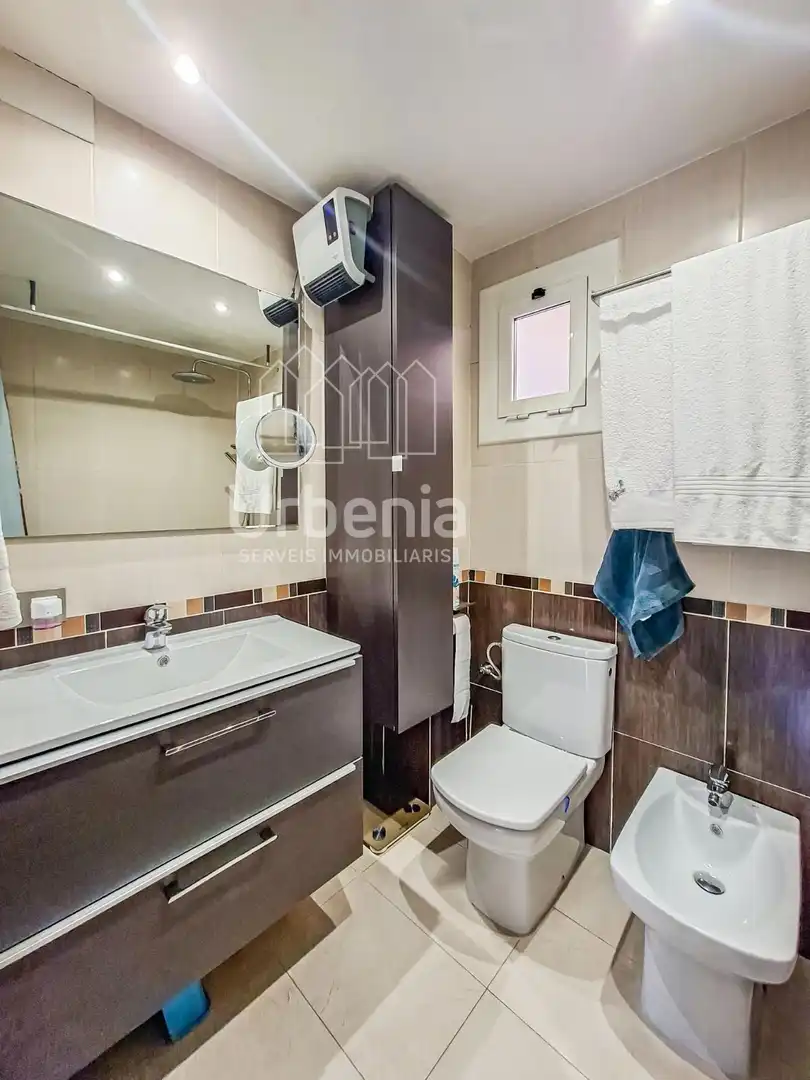 Badezimmer von Wohnung zum Verkauf in Mataró mit Klimaanlage, Heizung und Terrasse