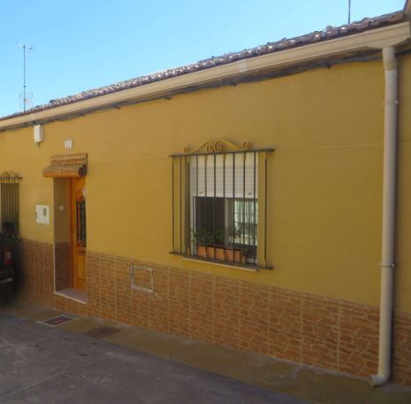 Vista exterior de Casa adosada en venda en Crevillent