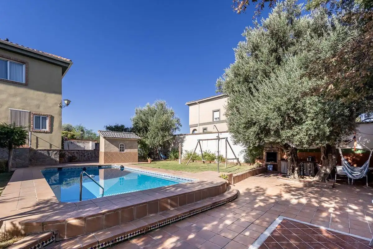 Villa con piscina in vendita a Residencial Triana - Barrio Alto, imagen 5
