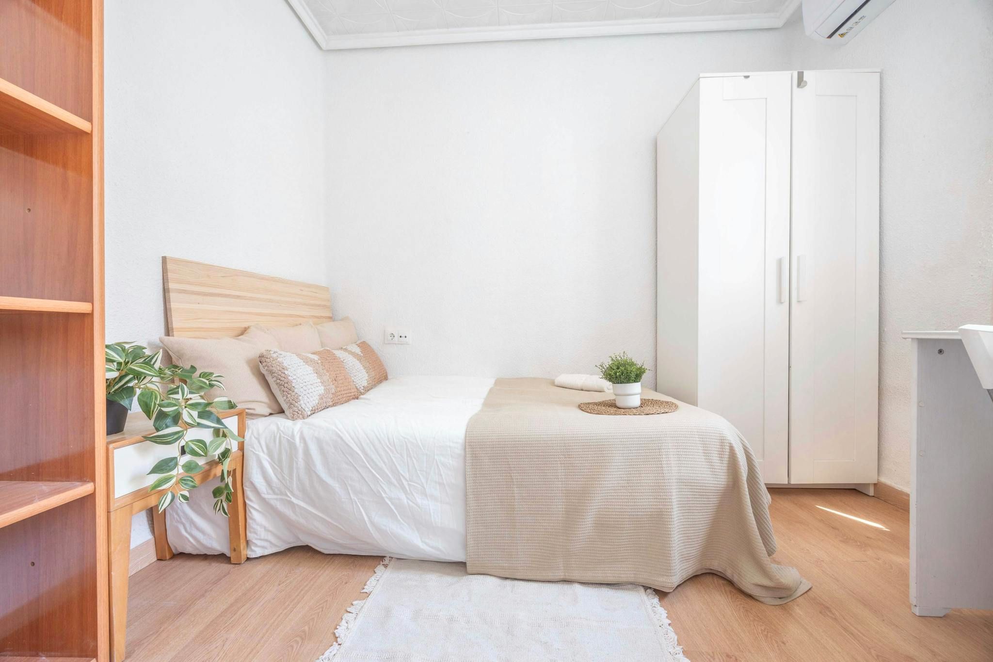 Dormitori de Pis per a compartir en  Valencia Capital amb Aire condicionat, Calefacció i Moblat