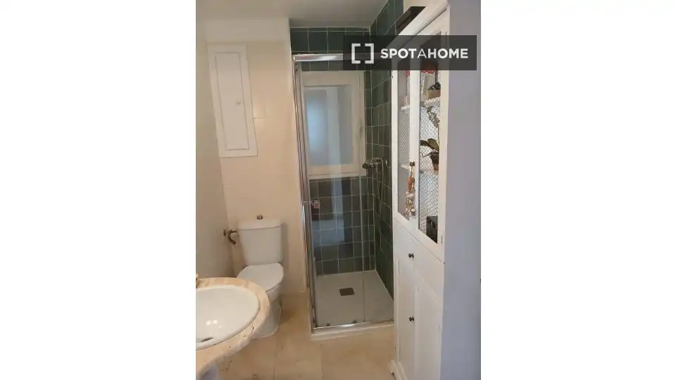 Badezimmer von Wohnungen zur untervermieten in Adra mit Klimaanlage, Terrasse und Möbliert
