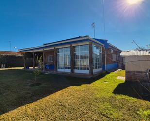 Exterior view of House or chalet for sale in Badajoz Capital  with Air Conditioner, Heating and Private garden