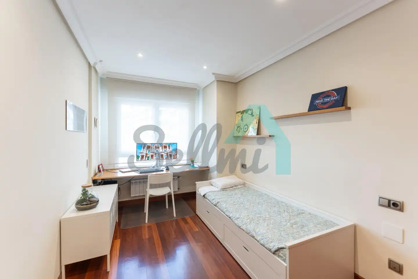 Bedroom of Flat for rent in Oviedo   with Heating, Parquet flooring and Furnished