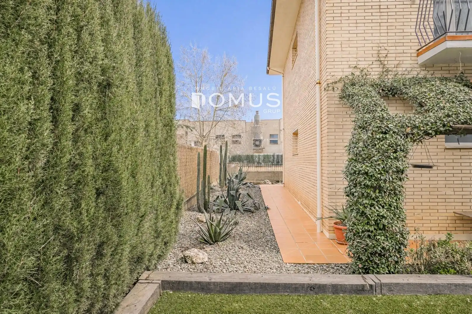 Exterior view of Houses for sale in Besalú  with Air Conditioner, Private garden and Terrace