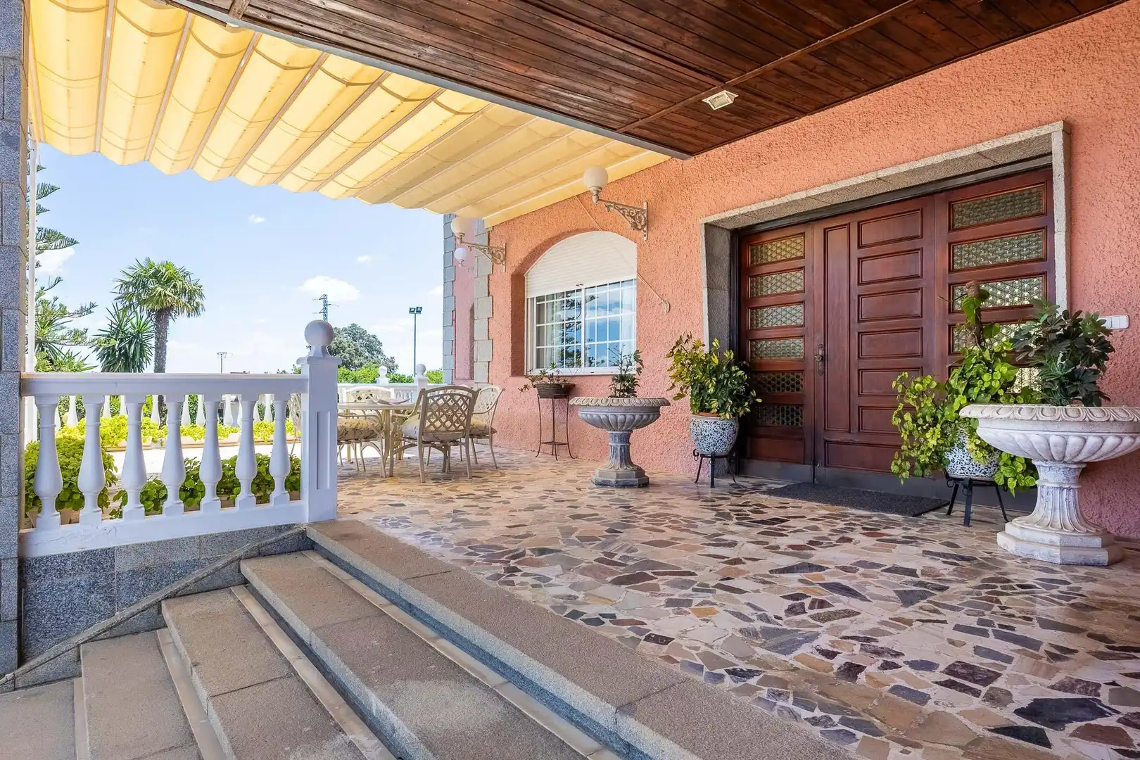 Terrassa de Finca rústica en venda en Sanlúcar la Mayor amb Calefacció, Jardí privat i Terrassa