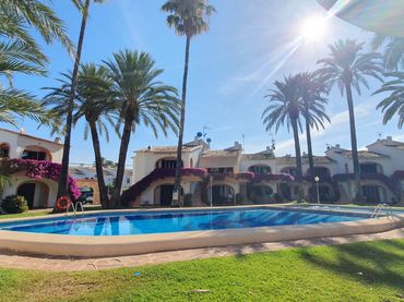 Apartment with pool to rent in Carrer Llac Tanganica 38