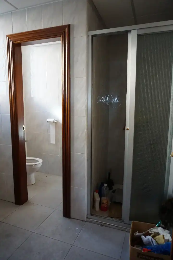 Bany de Nau industrial en venda en Ávila amb Alarma