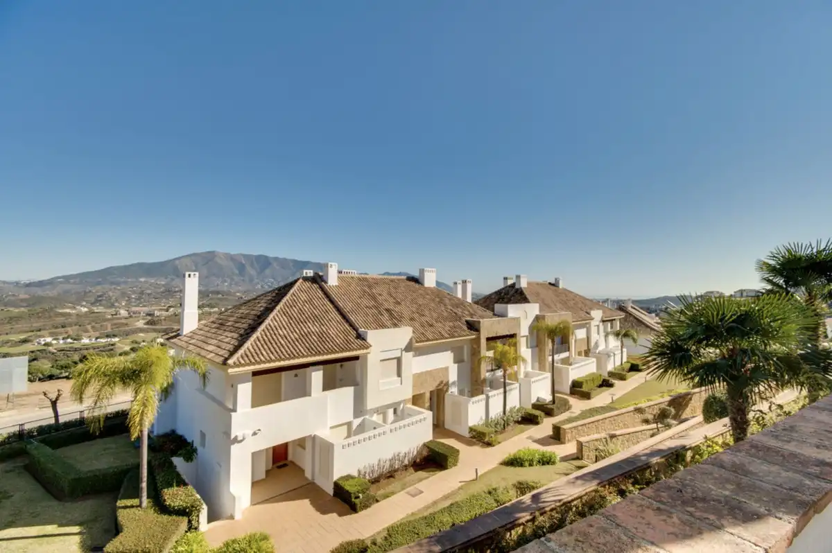 Vista exterior de Casa adosada en venta en Mijas con Aire acondicionado, Jardín privado y Terraza
