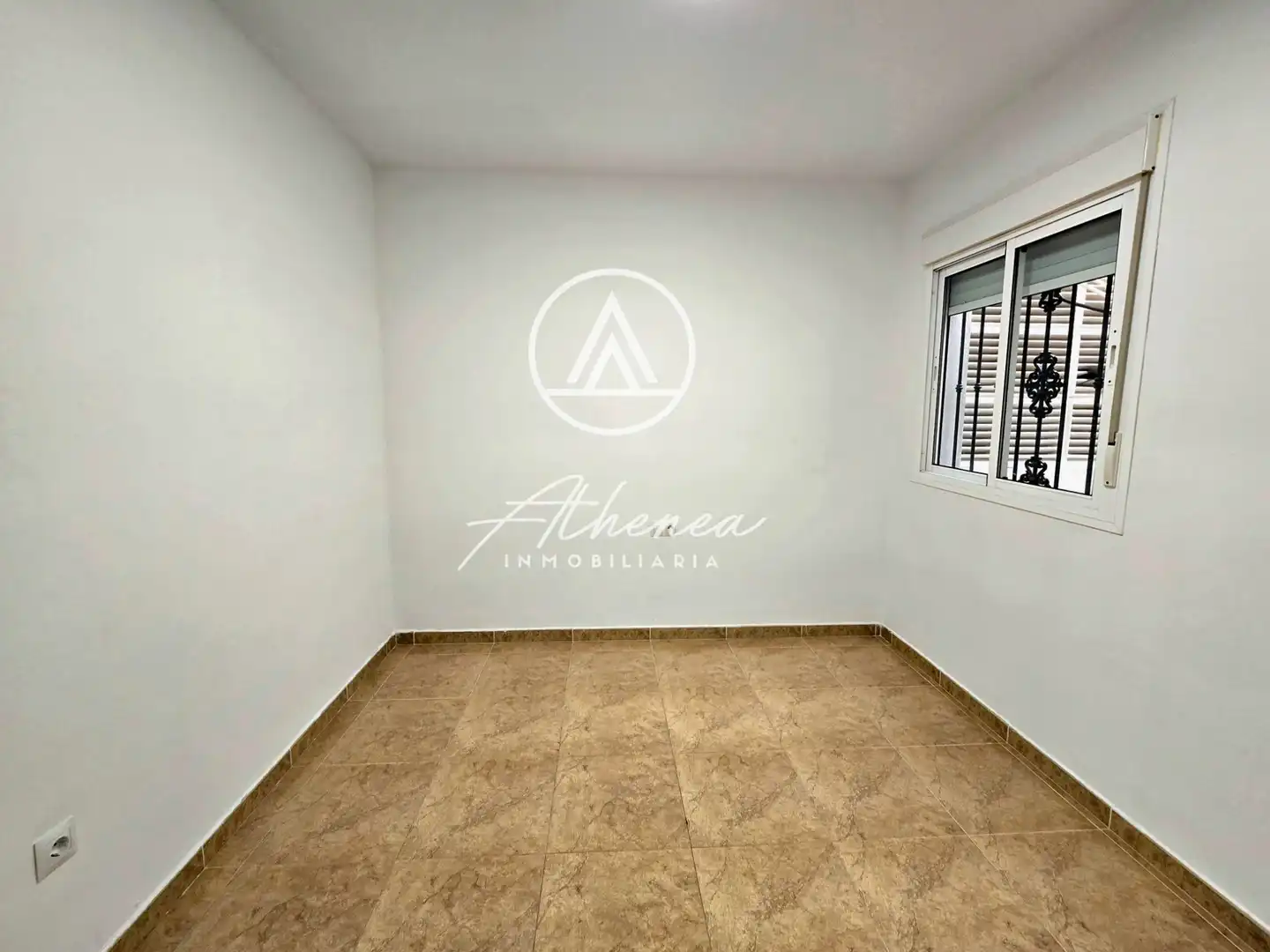 Habitación de Piso en venta en Roquetas de Mar con Amueblado, Horno y Microondas