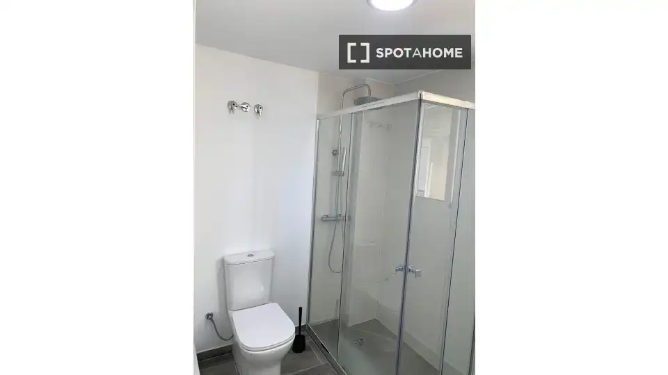 Badezimmer von Wohnung zur Miete in Serra mit Klimaanlage, Heizung und Möbliert