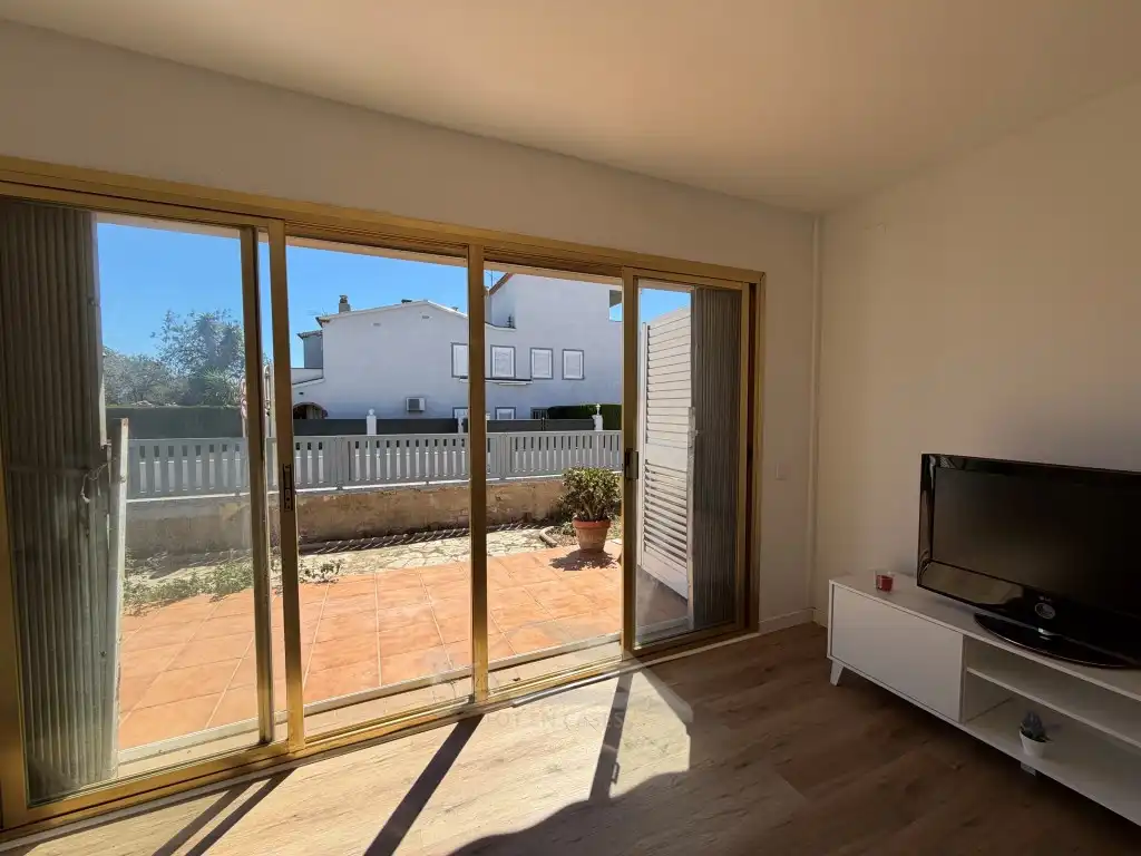 Vista exterior de Casa o xalet en venda en Cambrils amb Piscina comunitària