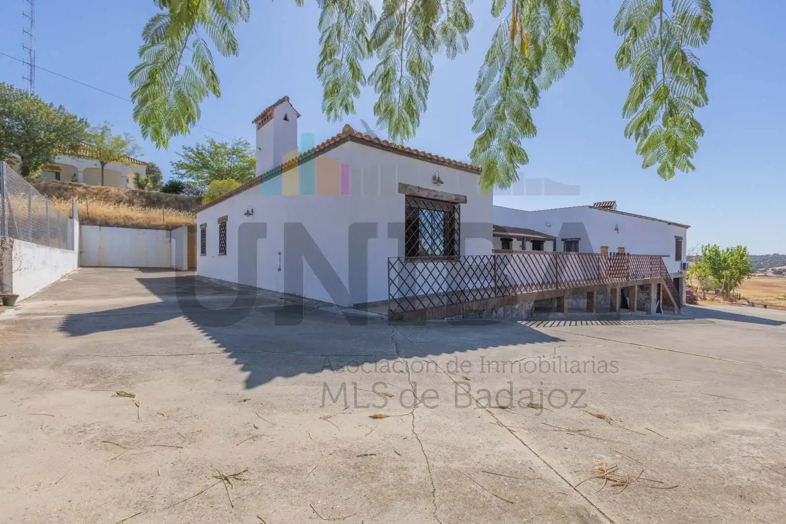 Vista exterior de Casa o xalet en venda en Badajoz amb Aire condicionat, Jardí privat i Piscina