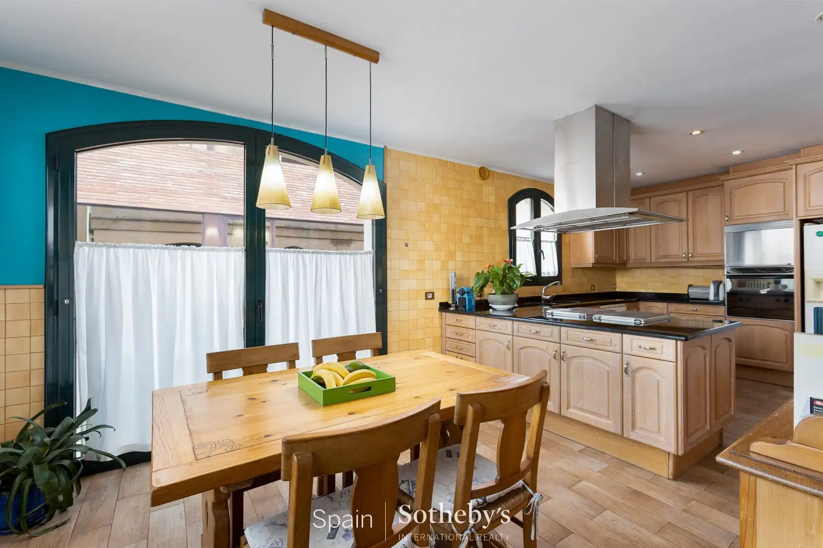 Cocina de Casa o chalet en venta en Badalona con Aire acondicionado, Calefacción y Jardín privado