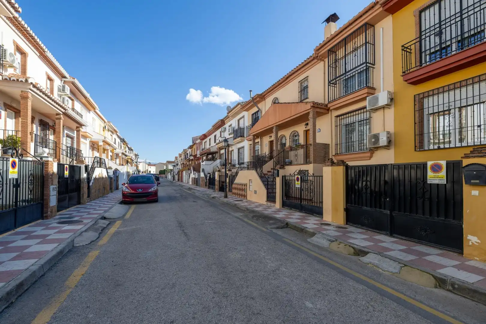 Terraced house for sale in Calle de Rosalía de Castro, imagen 2