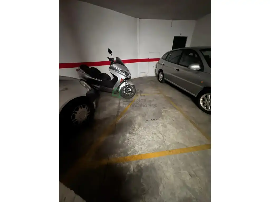 Parking de Piso en venta en Badajoz con Balcón
