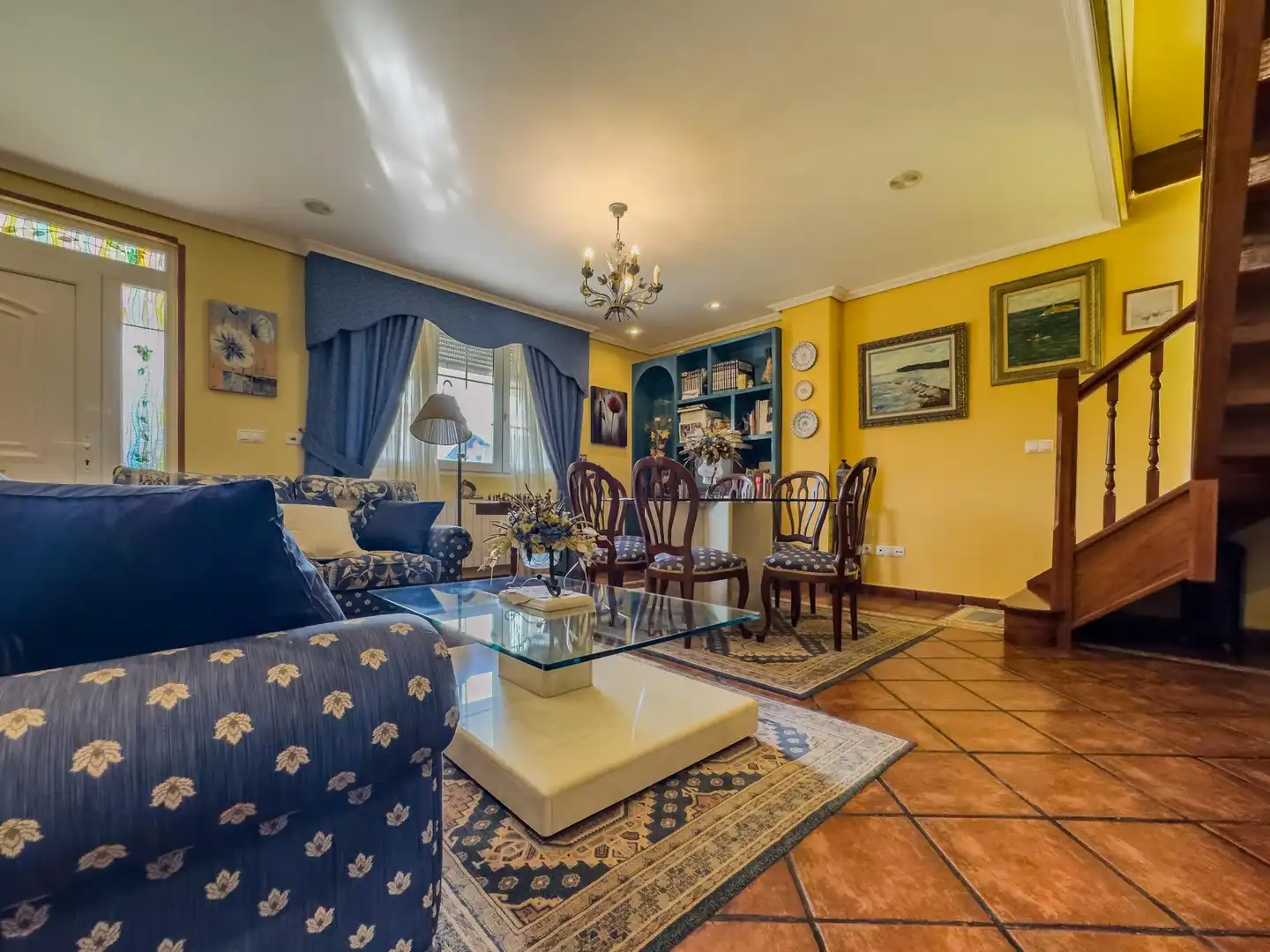 Sala d'estar de Casa o xalet en venda en Camargo amb Calefacció, Jardí privat i Piscina