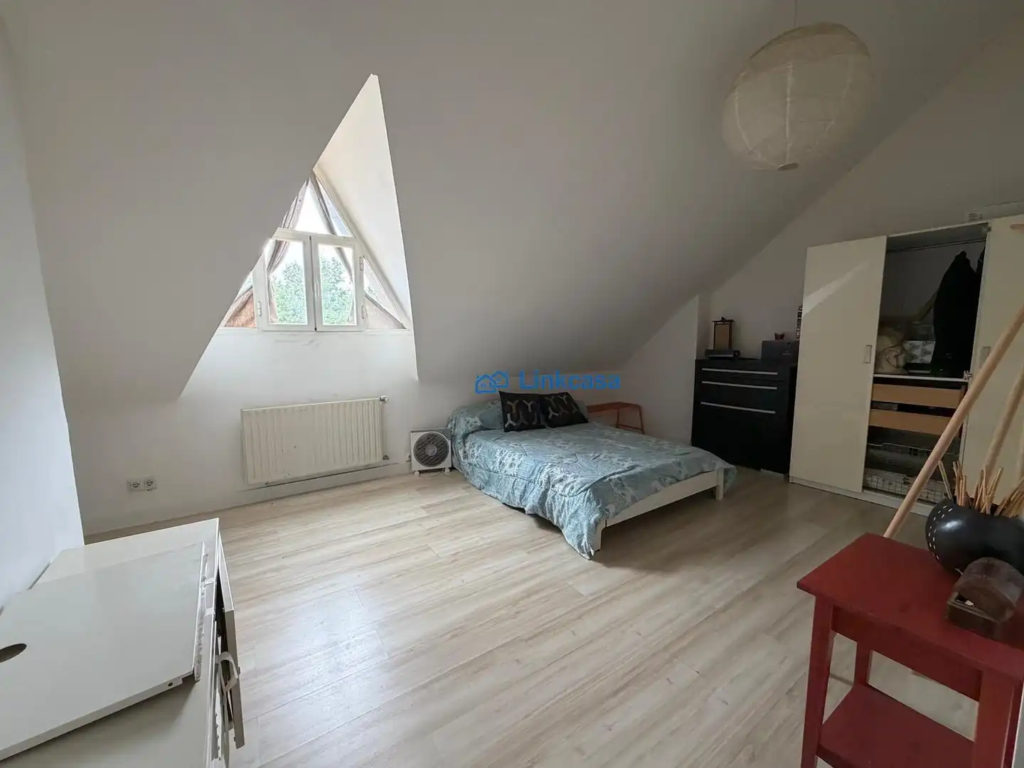 Habitación de Casa adosada en venta en Velilla de San Antonio con Aire acondicionado, Calefacción y Jardín privado