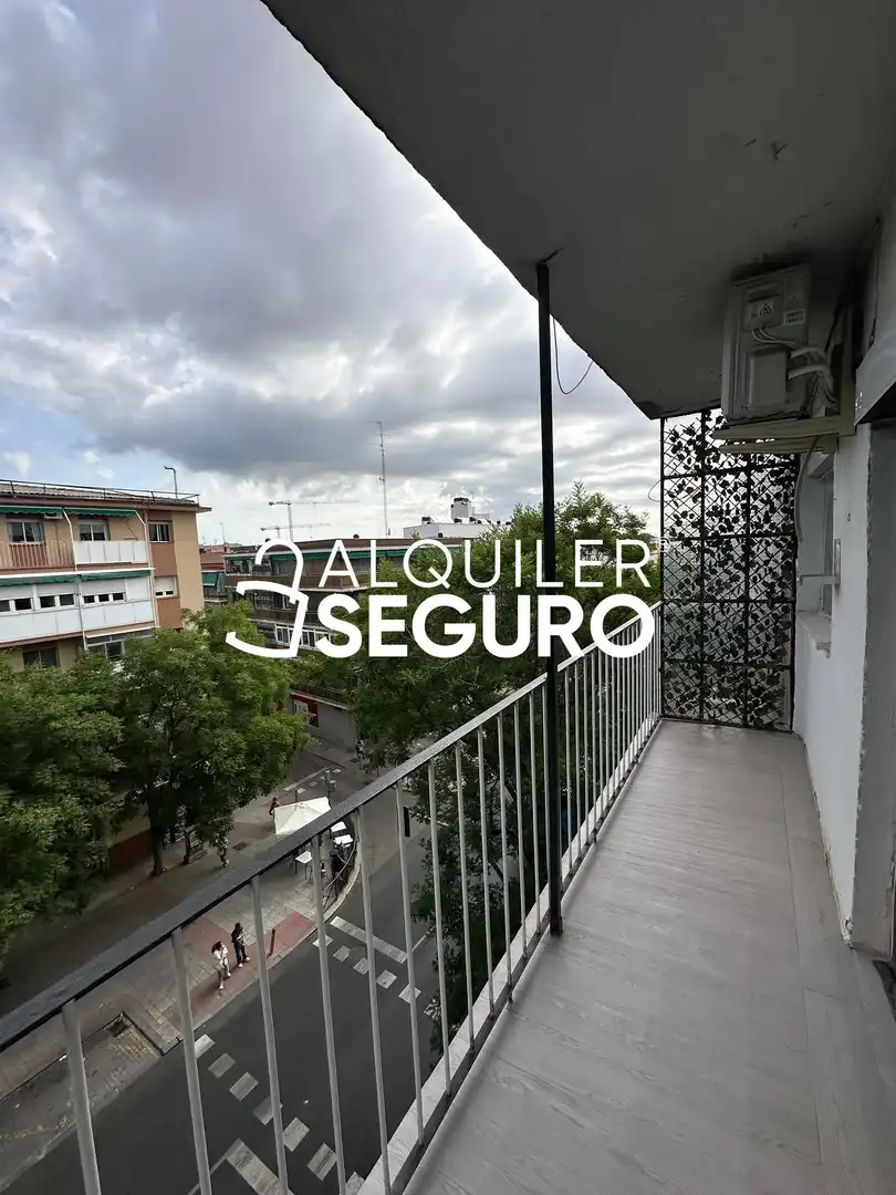 Vista exterior de Pis de lloguer en Madrid amb Calefacció i Terrassa