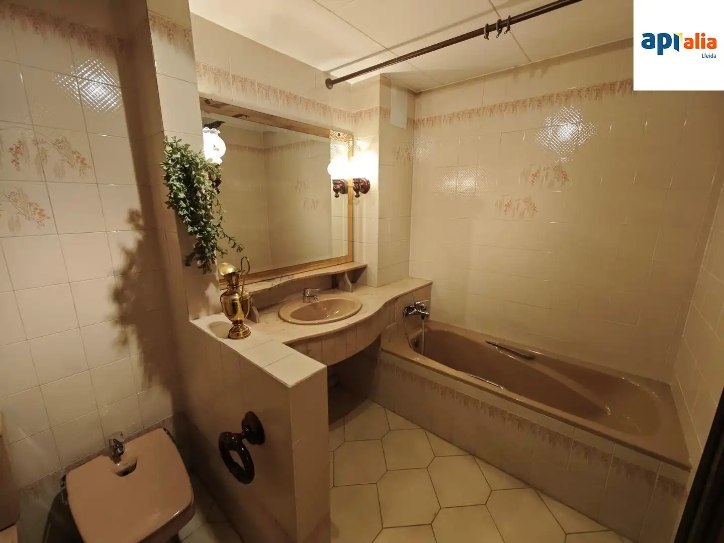 Bathroom of Flat for sale in Lleida  with Air Conditioner, Heating and Storage room