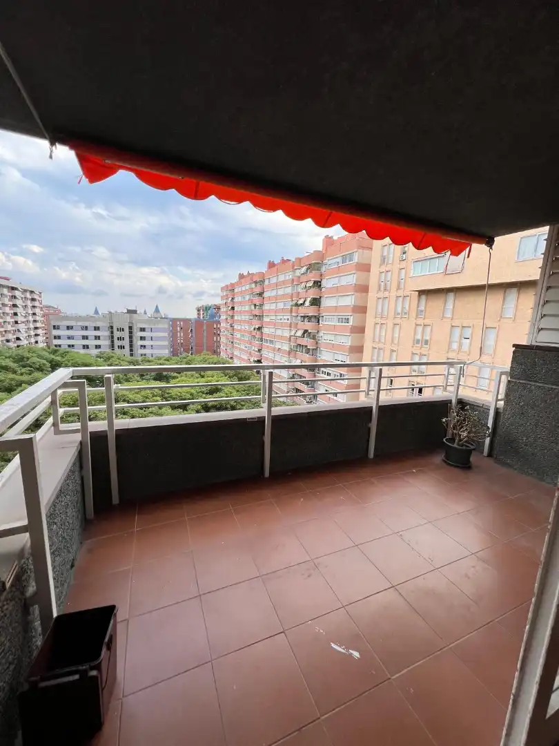 Piso con terraza en venta en Avinguda de Xile