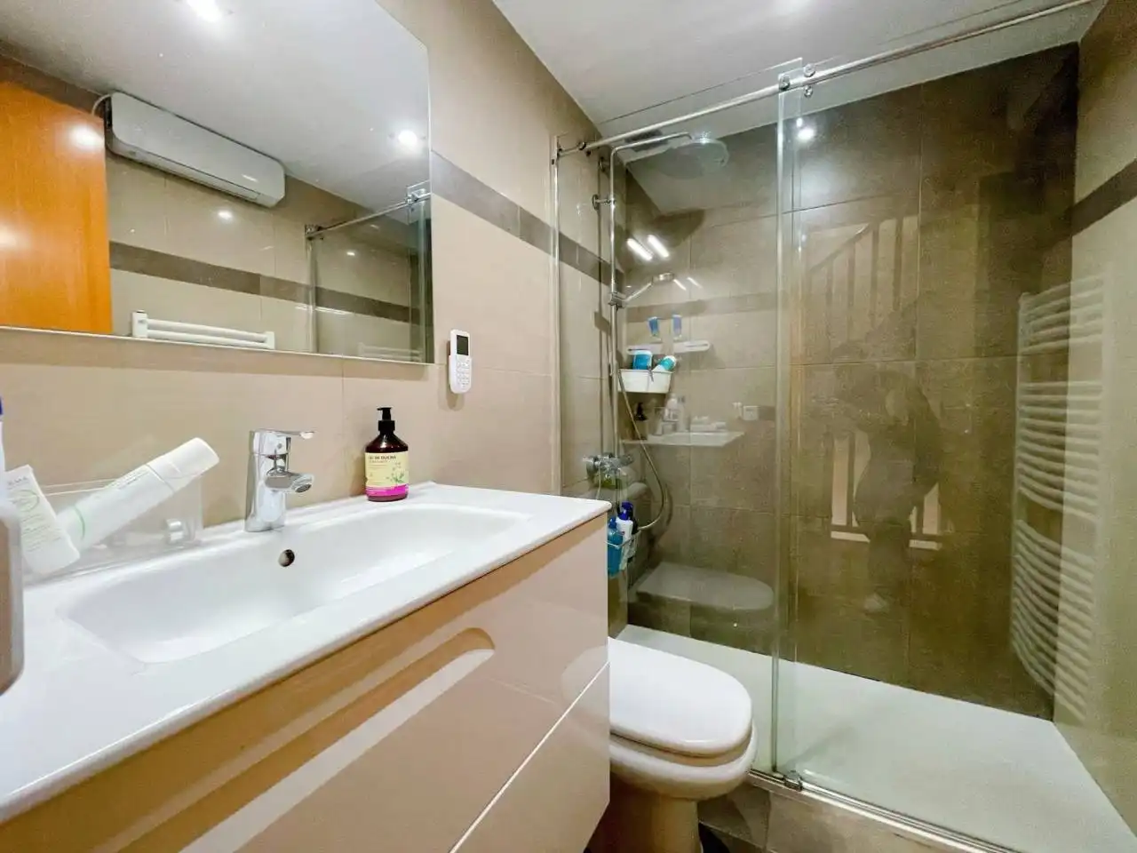 Bathroom of Houses for sale in Cerdanyola del Vallès  with Air Conditioner, Heating and Private garden