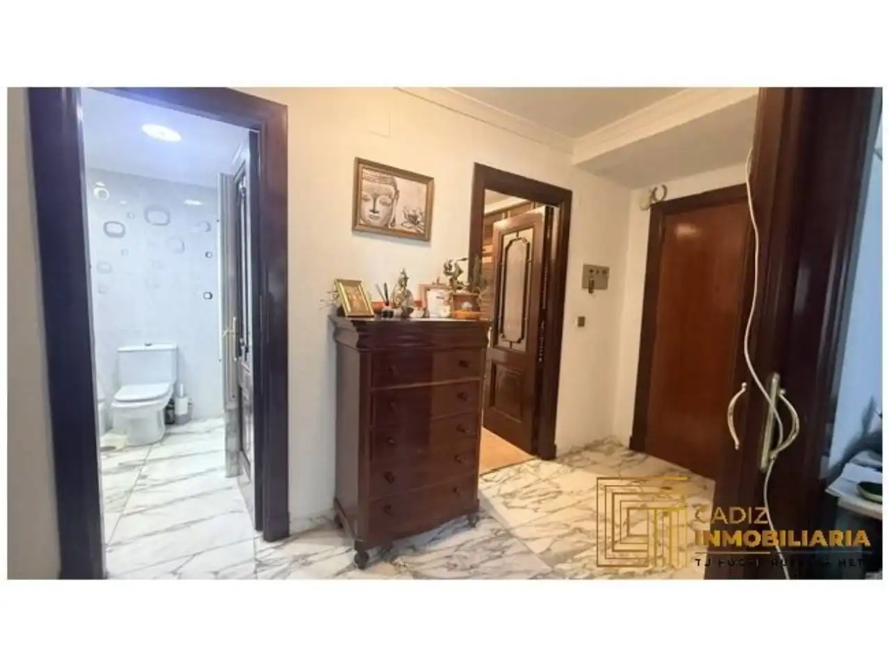 Vista exterior de Piso en venta en Cádiz con Aire acondicionado