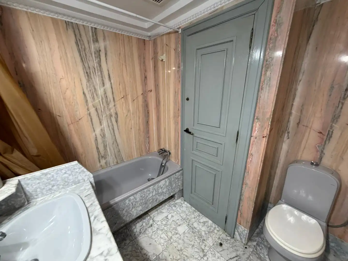 Baño de Piso en venta en La Manga del Mar Menor con Terraza y Piscina comunitaria