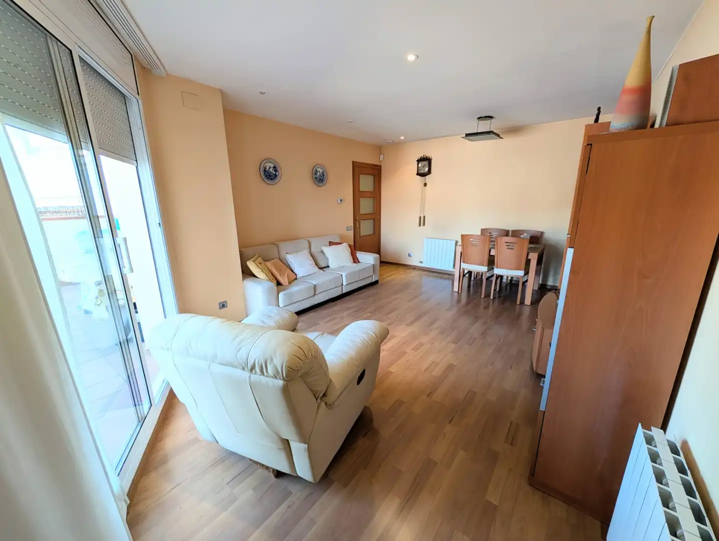 Sala de estar de Casa o chalet en venta en Santa Coloma de Gramenet con Aire acondicionado, Calefacción y Parquet