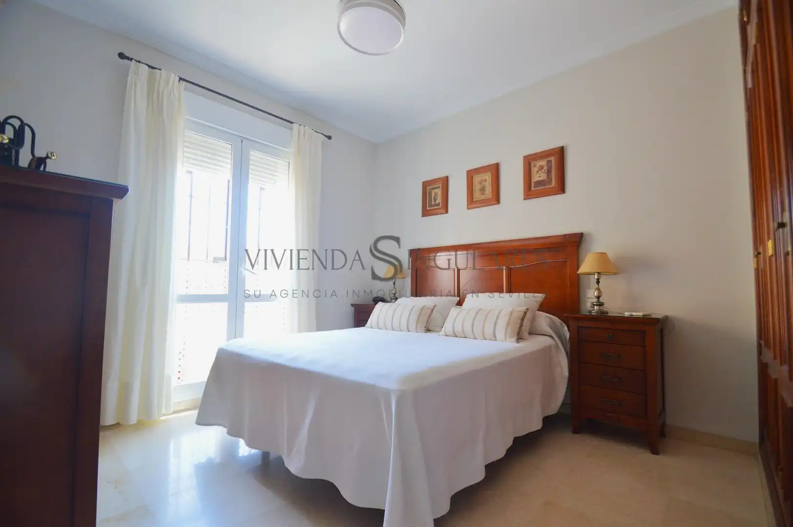 Dormitori de Casa adosada en venda en Alcalá de Guadaira amb Aire condicionat, Jardí privat i Terrassa