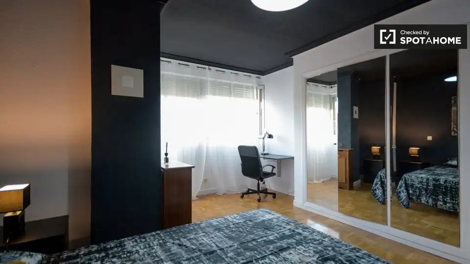Habitación de Piso de alquiler en Alcalá de Henares con Aire acondicionado, Calefacción y Amueblado