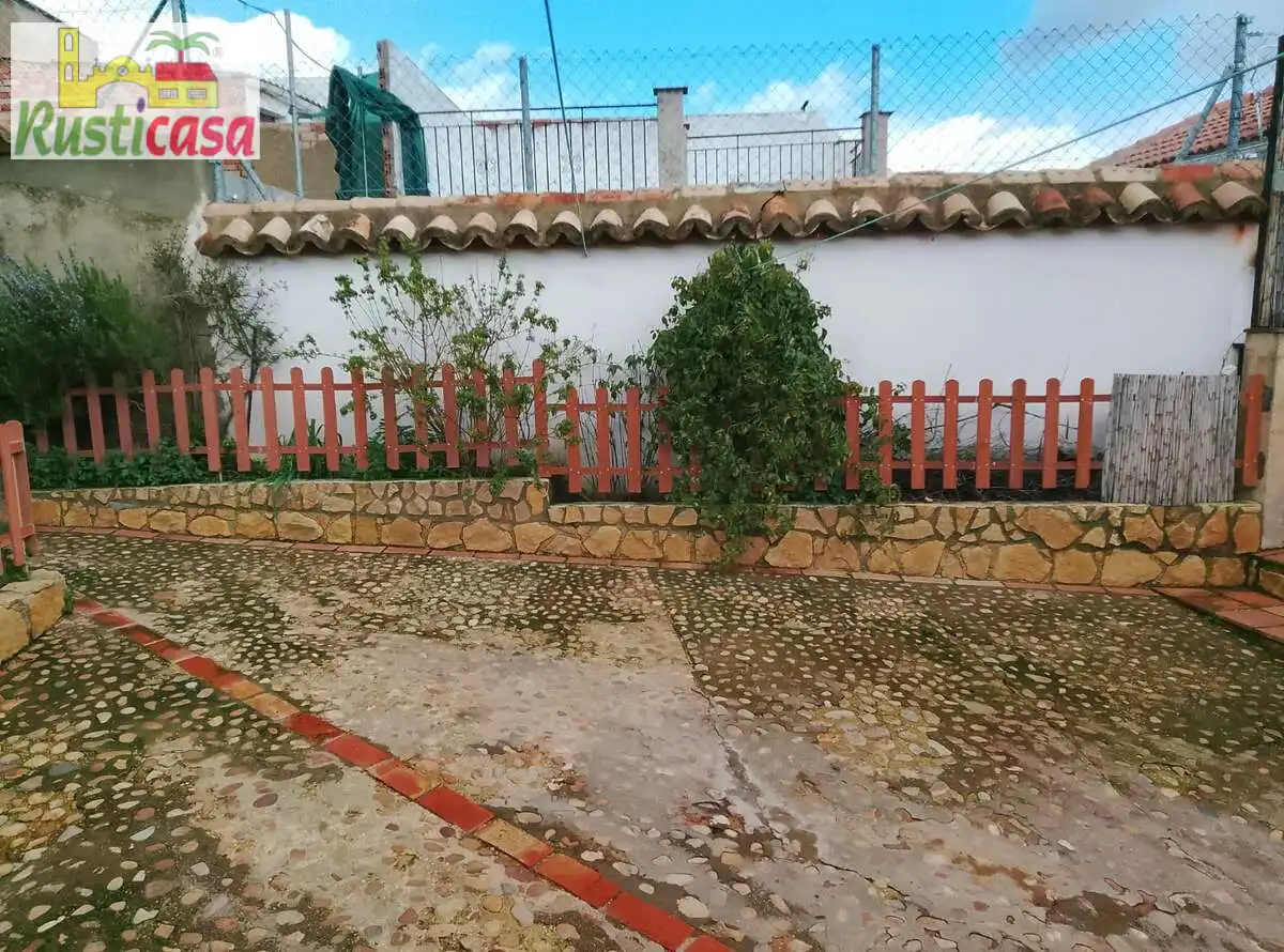 Jardí de Casa o xalet en venda en Baños de la Encina amb Terrassa i Balcó