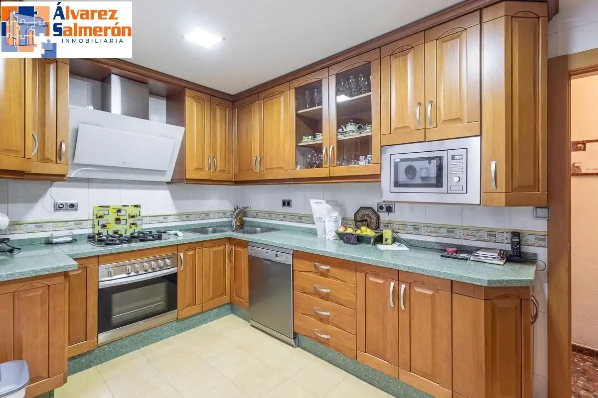 Kitchen of Houses for sale in Granada  with Air Conditioner, Heating and Terrace