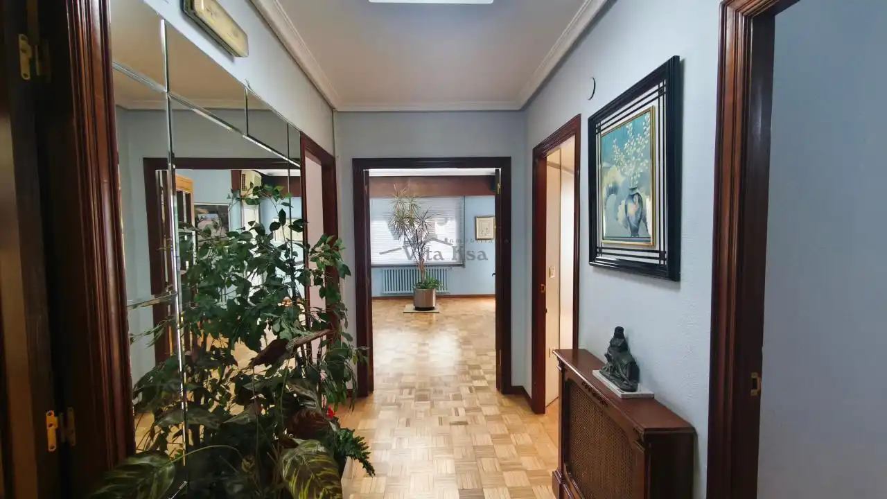 Piso en venta en Ourense Capital  con Calefacción, Parquet y Trastero