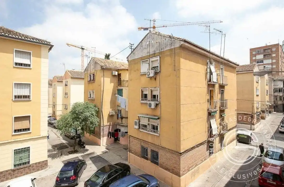 Exterior view of Flat for rent in Granada  with Air Conditioner, Heating and Furnished
