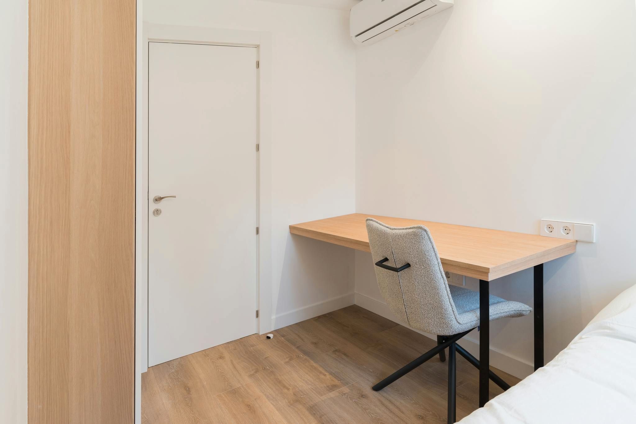 Bedroom of Flat to share in Móstoles  with Air Conditioner, Heating and Washing machine