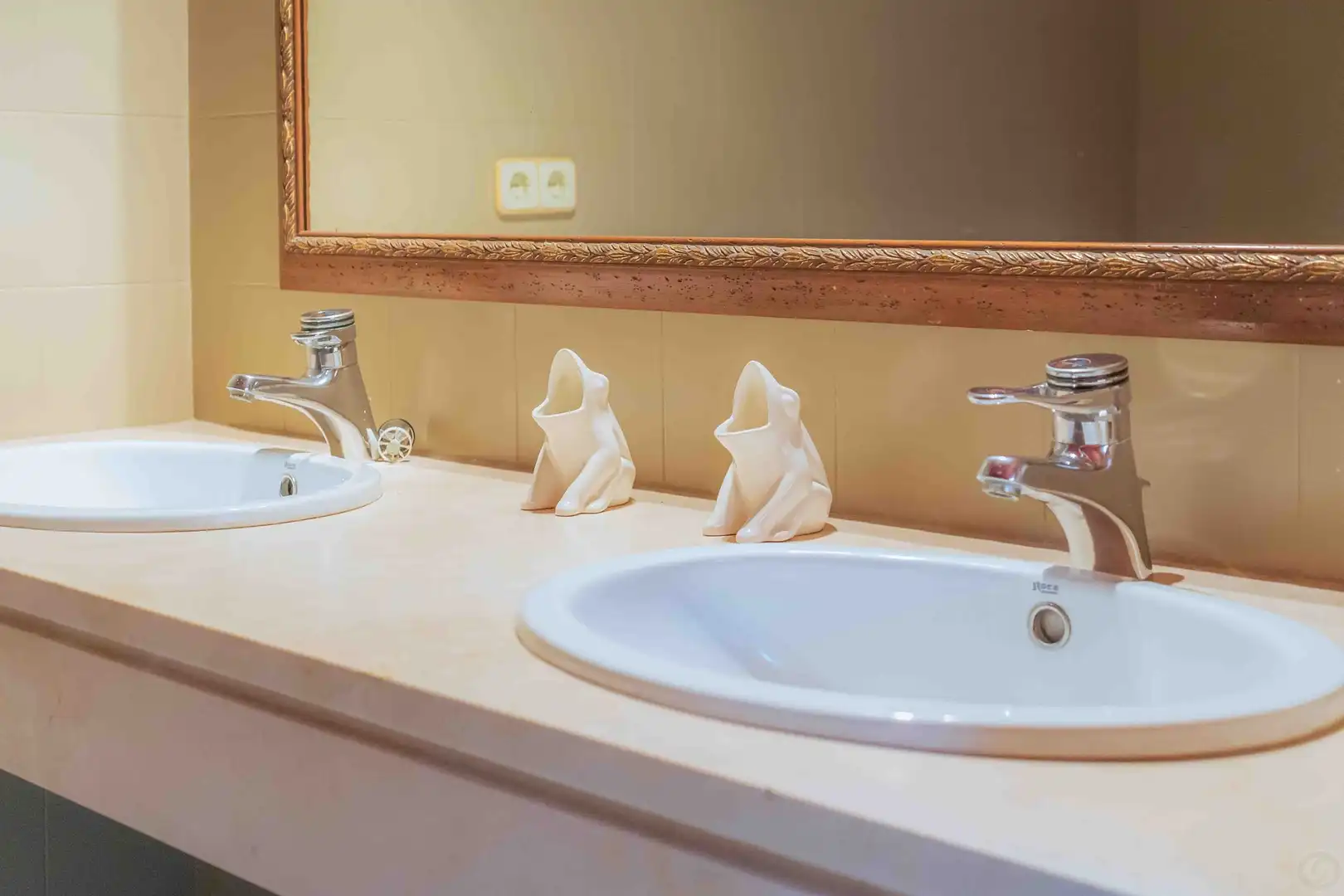 Bathroom of Houses for sale in Esplugues de Llobregat  with Terrace, Storage room and Swimming Pool