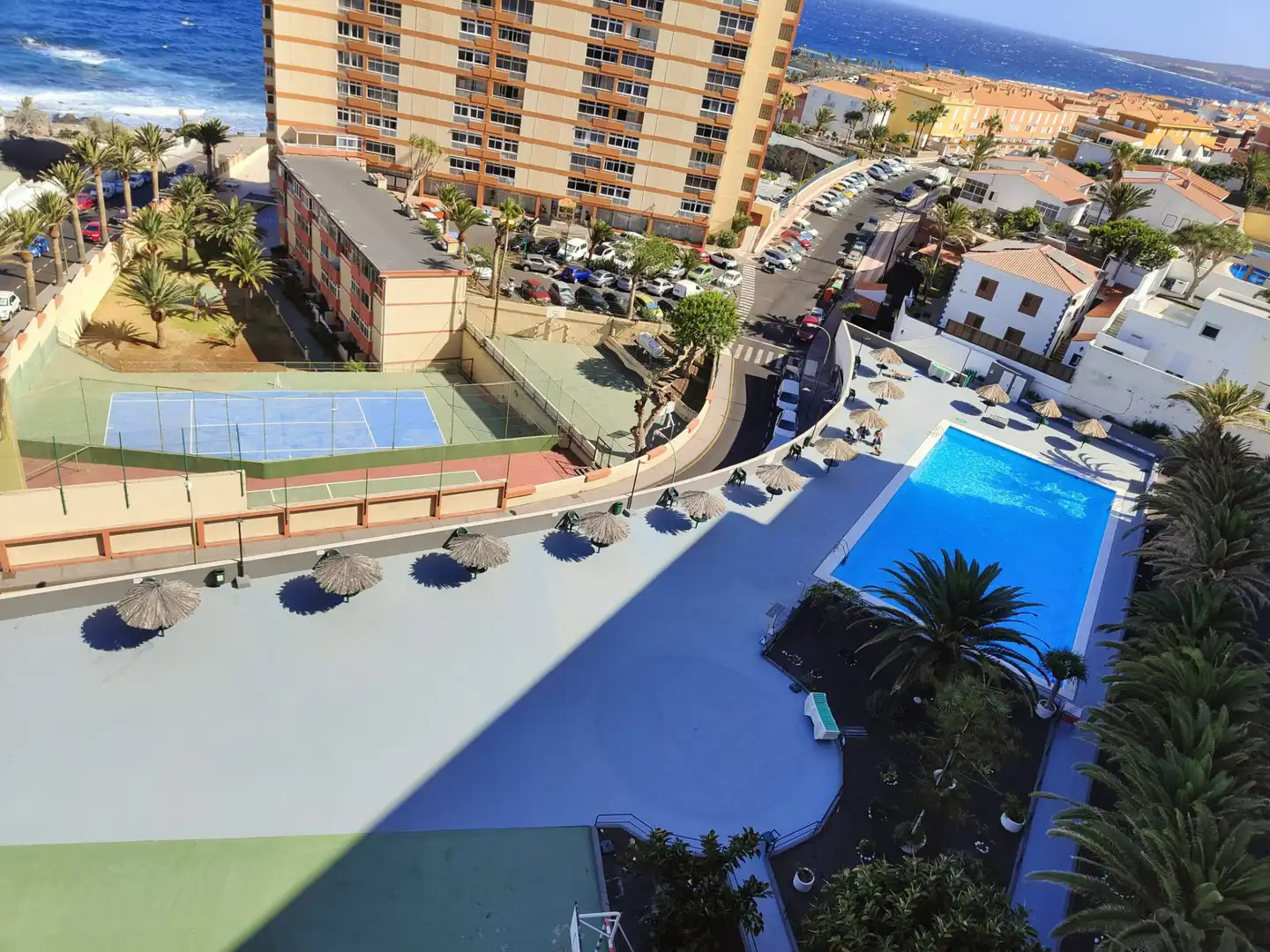 Piscina de Apartament de lloguer en Candelaria amb Moblat, Rentadora i Balcó