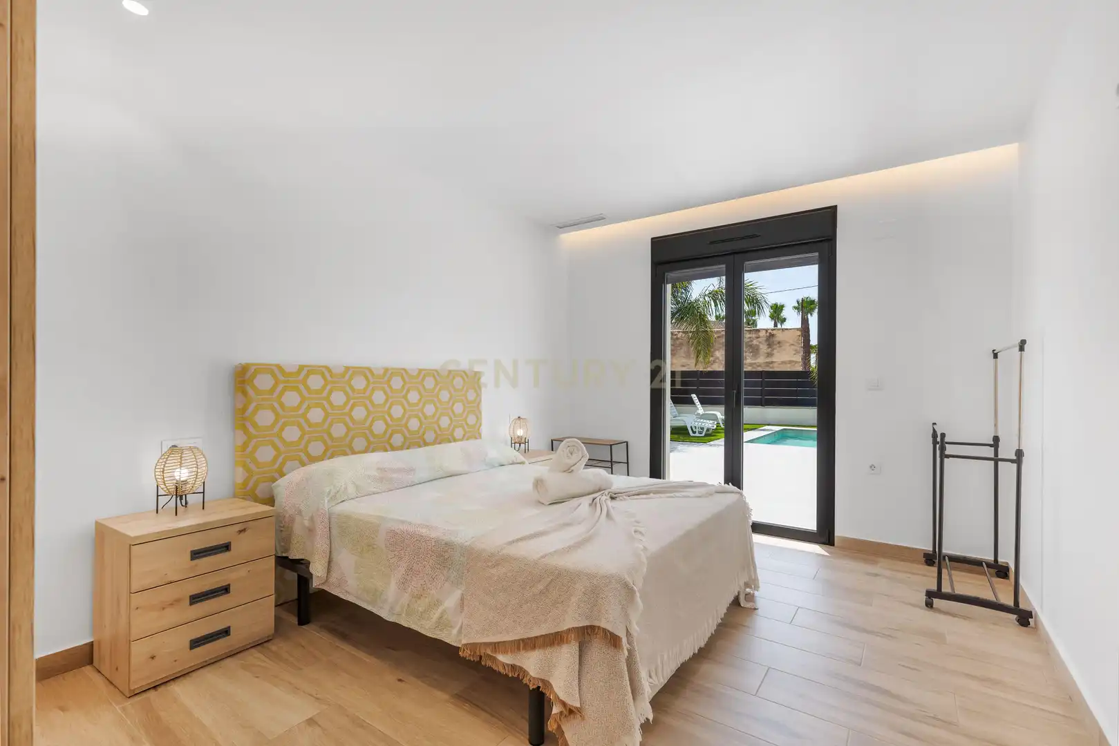 Dormitori de Casa o xalet en venda en Catral amb Aire condicionat, Jardí privat i Piscina