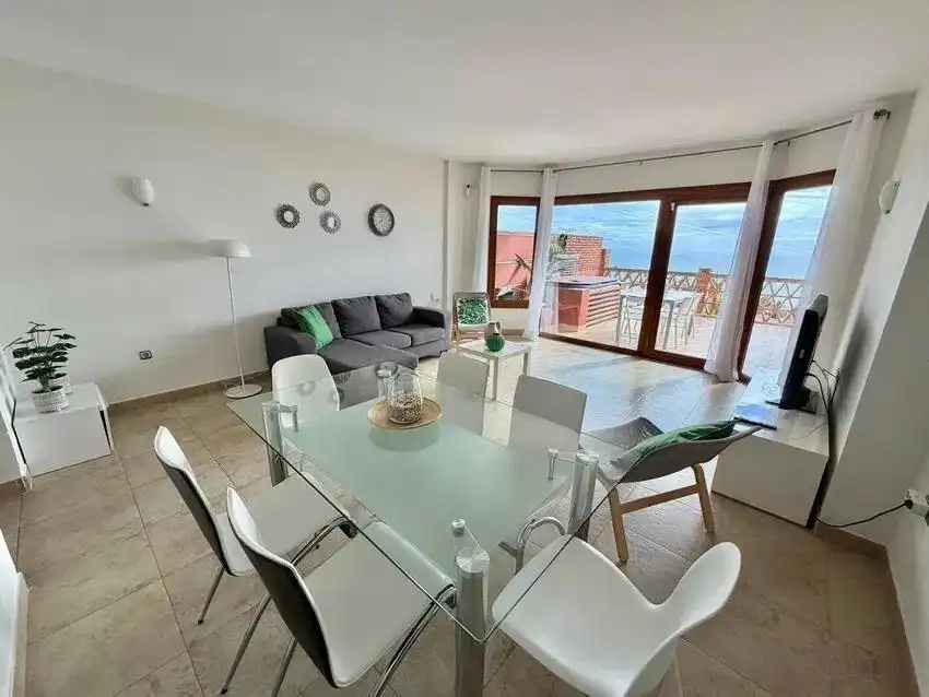 Penthouse with pool for sale in El Higuerón
