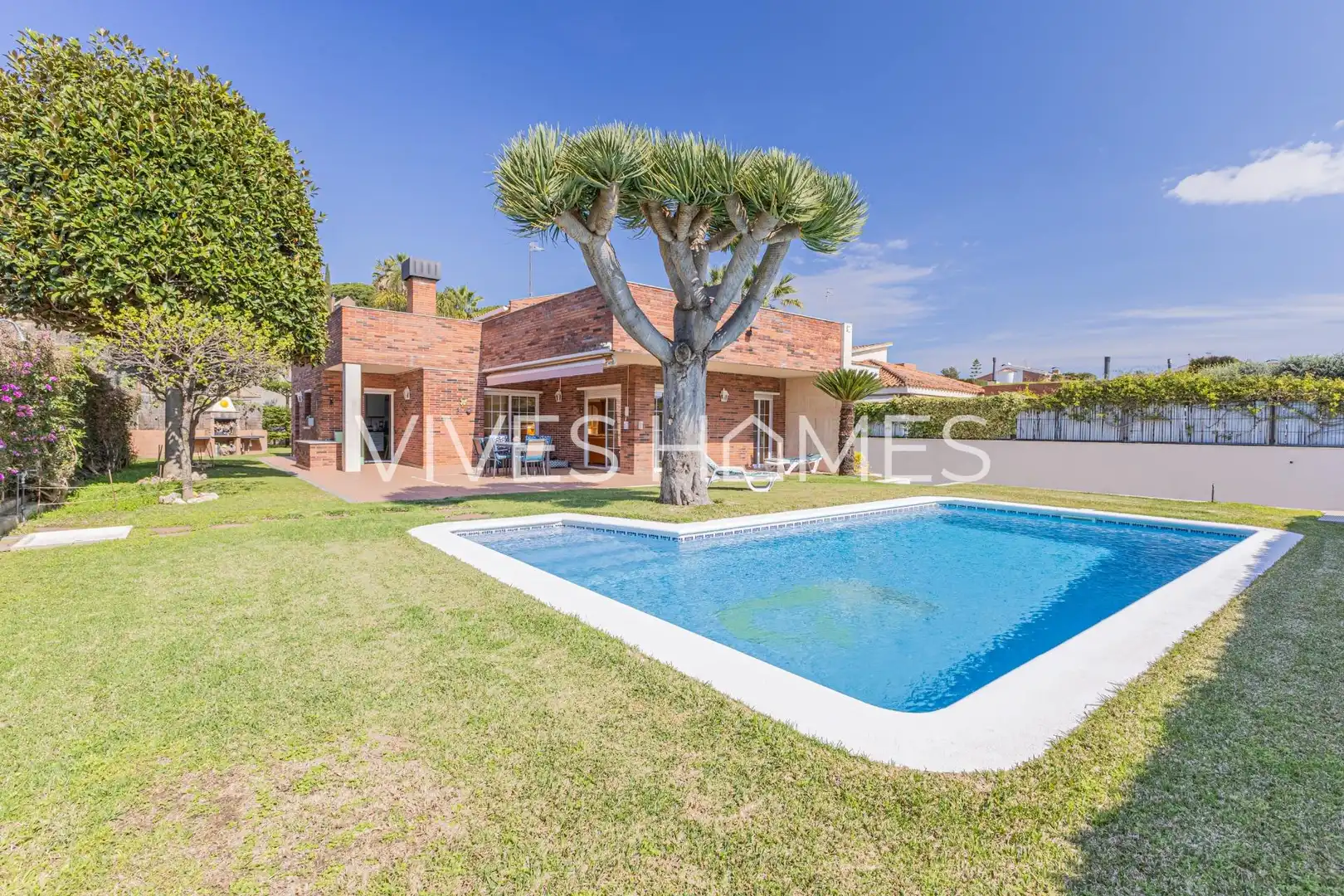 Vista exterior de Casa o chalet en venta en Sant Vicenç de Montalt con Aire acondicionado, Calefacción y Jardín privado